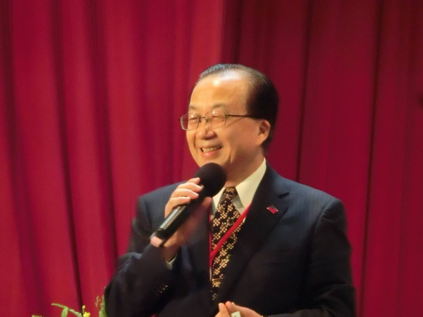 【09/12週三論壇 - 邱仲仁】抬頭挺胸走向世界 - 我國護照免簽首役
